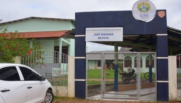 21 alunos da Escola José Ribamar Batista são destaques na redação do ENEM 2024 com notas acima de 900